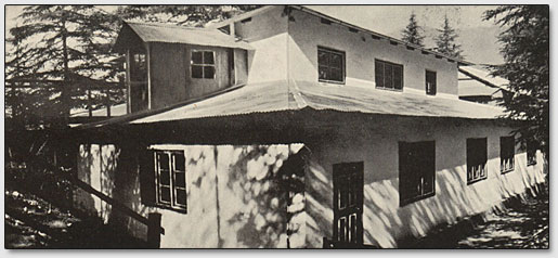 Здание биохимической лаборатории института "Урусвати" с тыльной стороны (в левой стороне фотографии виден мостик со второго этажа), 1932 год.